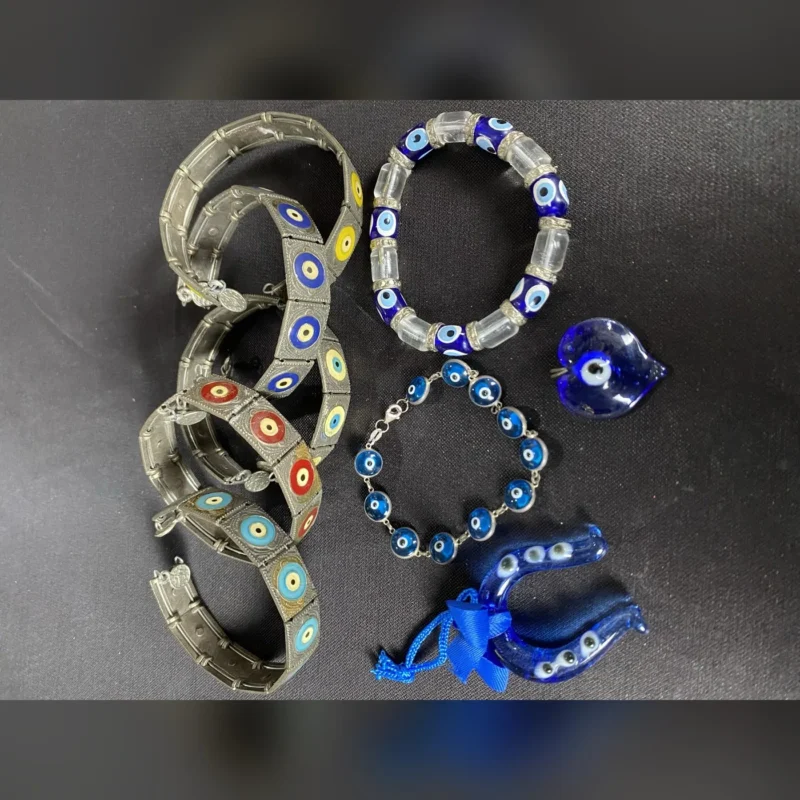 Pulseras y dijes con ojo turco